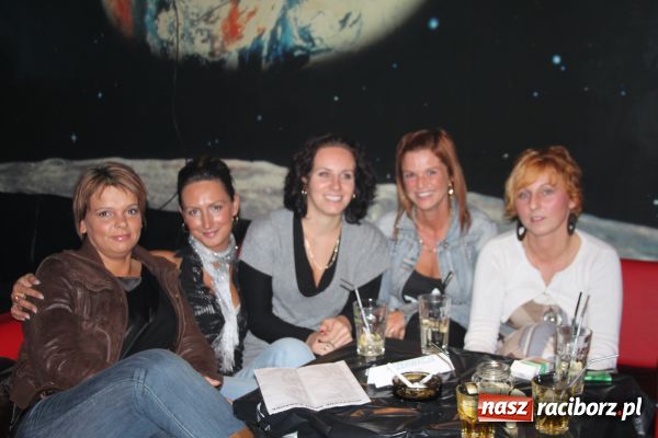 Zdjęcie w galerii na portalu naszraciborz.pl: Karaoke na Halloween w Pubie 13 wiadomości z regionu