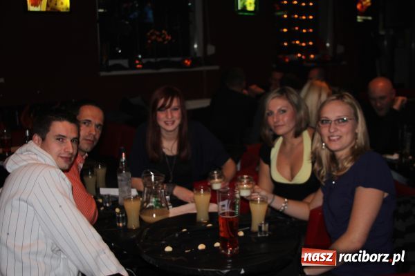 Zdjęcie w galerii na portalu naszraciborz.pl: Karaoke na Halloween w Pubie 13 wiadomości z regionu