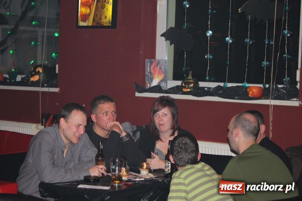 Zdjęcie w galerii na portalu naszraciborz.pl: Karaoke na Halloween w Pubie 13 wiadomości z regionu