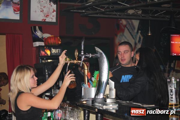 Zdjęcie w galerii na portalu naszraciborz.pl: Karaoke na Halloween w Pubie 13 wiadomości z regionu