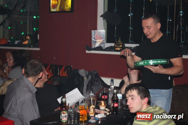 Zdjęcie w galerii na portalu naszraciborz.pl: Karaoke na Halloween w Pubie 13 wiadomości z regionu