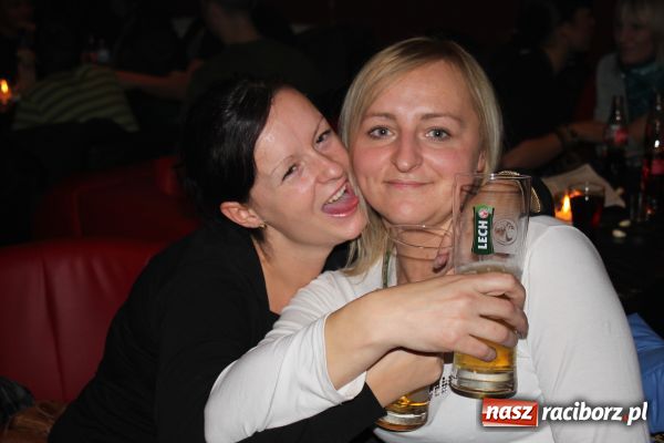 Zdjęcie w galerii na portalu naszraciborz.pl: Karaoke na Halloween w Pubie 13 wiadomości z regionu