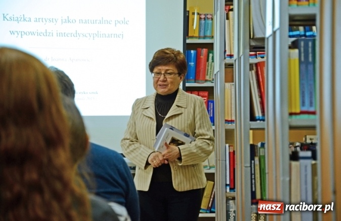 Zdjęcie w galerii na portalu naszraciborz.pl: Spotkanie z dr Joanną Apanowicz na początek Tygodnia Bibliotek na raciborskiej uczelni  wiadomości z regionu