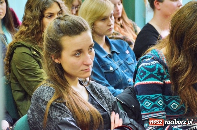 Zdjęcie w galerii na portalu naszraciborz.pl: Spotkanie z dr Joanną Apanowicz na początek Tygodnia Bibliotek na raciborskiej uczelni  wiadomości z regionu