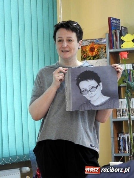 Zdjęcie w galerii na portalu naszraciborz.pl: Spotkanie z dr Joanną Apanowicz na początek Tygodnia Bibliotek na raciborskiej uczelni  wiadomości z regionu