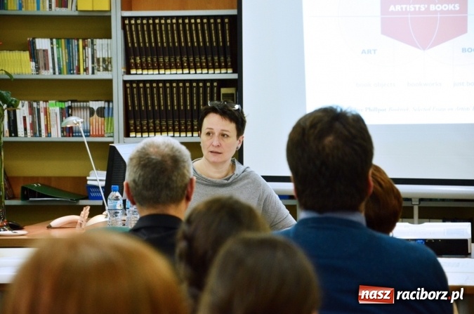 Zdjęcie w galerii na portalu naszraciborz.pl: Spotkanie z dr Joanną Apanowicz na początek Tygodnia Bibliotek na raciborskiej uczelni  wiadomości z regionu
