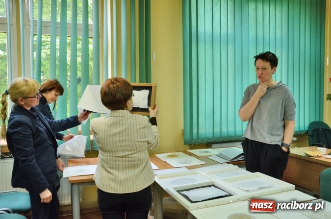 Zdjęcie w galerii na portalu naszraciborz.pl: Spotkanie z dr Joanną Apanowicz na początek Tygodnia Bibliotek na raciborskiej uczelni  wiadomości z regionu