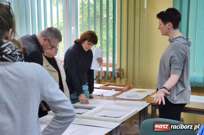 Zdjęcie w galerii na portalu naszraciborz.pl: Spotkanie z dr Joanną Apanowicz na początek Tygodnia Bibliotek na raciborskiej uczelni  wiadomości z regionu