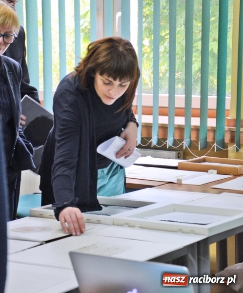 Zdjęcie w galerii na portalu naszraciborz.pl: Spotkanie z dr Joanną Apanowicz na początek Tygodnia Bibliotek na raciborskiej uczelni  wiadomości z regionu