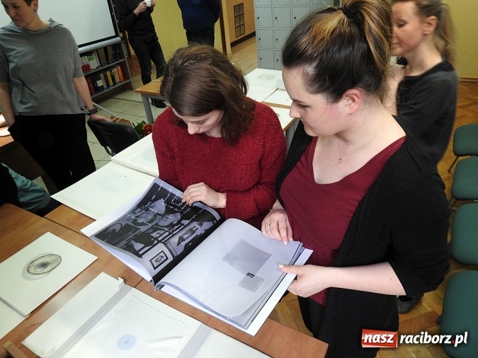 Zdjęcie w galerii na portalu naszraciborz.pl: Spotkanie z dr Joanną Apanowicz na początek Tygodnia Bibliotek na raciborskiej uczelni  wiadomości z regionu