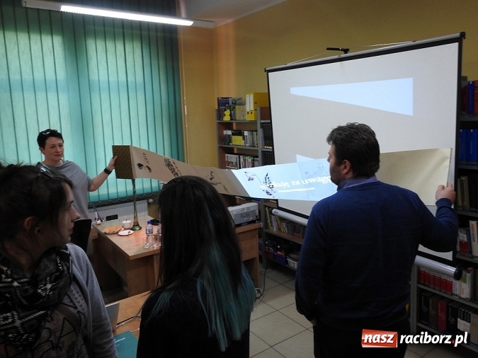 Zdjęcie w galerii na portalu naszraciborz.pl: Spotkanie z dr Joanną Apanowicz na początek Tygodnia Bibliotek na raciborskiej uczelni  wiadomości z regionu