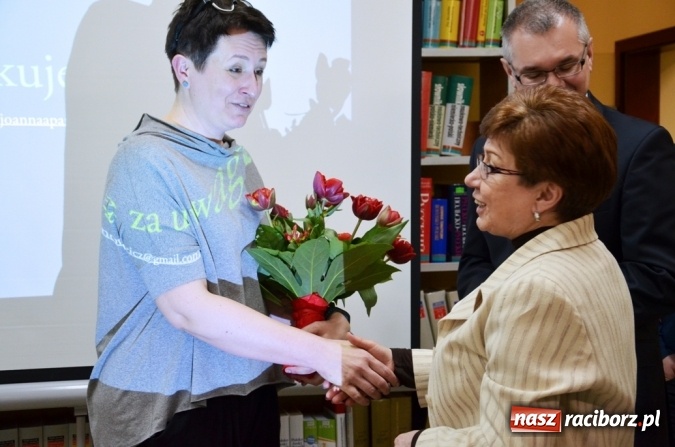 Zdjęcie w galerii na portalu naszraciborz.pl: Spotkanie z dr Joanną Apanowicz na początek Tygodnia Bibliotek na raciborskiej uczelni  wiadomości z regionu