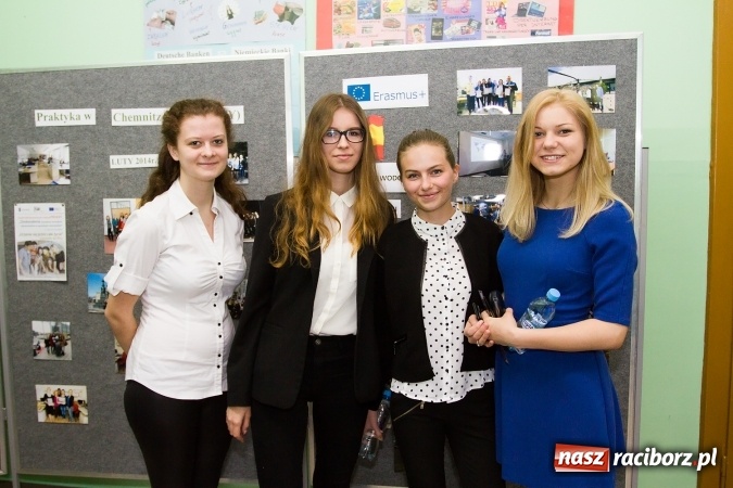 Zdjęcie w galerii na portalu naszraciborz.pl: Matura 2016 - fotoreportaż z CKZiU nr 1 Ekonomik wiadomości z regionu