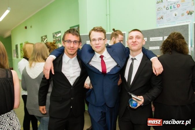 Zdjęcie w galerii na portalu naszraciborz.pl: Matura 2016 - fotoreportaż z CKZiU nr 1 Ekonomik wiadomości z regionu