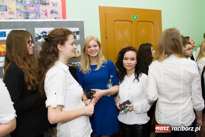 Zdjęcie w galerii na portalu naszraciborz.pl: Matura 2016 - fotoreportaż z CKZiU nr 1 Ekonomik wiadomości z regionu