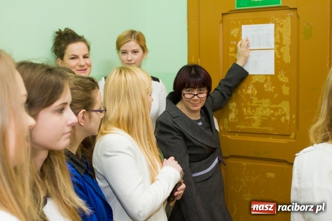 Zdjęcie w galerii na portalu naszraciborz.pl: Matura 2016 - fotoreportaż z CKZiU nr 1 Ekonomik wiadomości z regionu