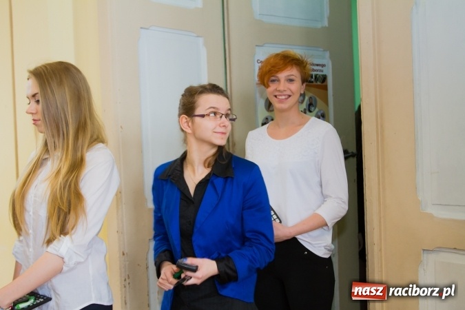 Zdjęcie w galerii na portalu naszraciborz.pl: Matura 2016 - fotoreportaż z CKZiU nr 1 Ekonomik wiadomości z regionu