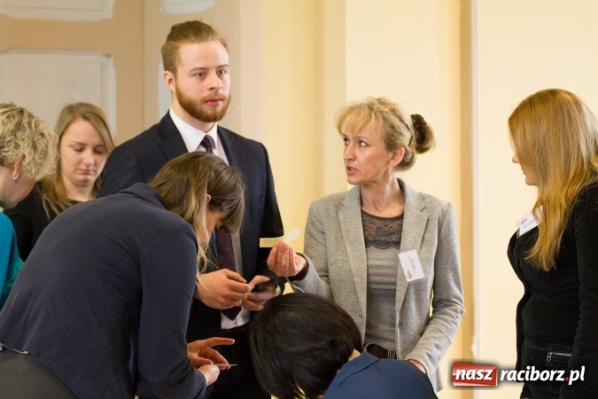 Zdjęcie w galerii na portalu naszraciborz.pl: Matura 2016 - fotoreportaż z CKZiU nr 1 Ekonomik wiadomości z regionu