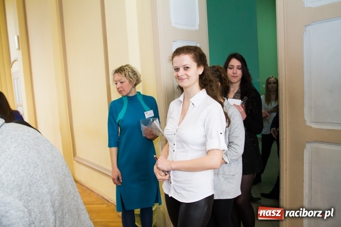 Zdjęcie w galerii na portalu naszraciborz.pl: Matura 2016 - fotoreportaż z CKZiU nr 1 Ekonomik wiadomości z regionu