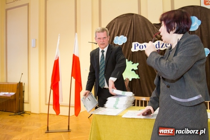 Zdjęcie w galerii na portalu naszraciborz.pl: Matura 2016 - fotoreportaż z CKZiU nr 1 Ekonomik wiadomości z regionu