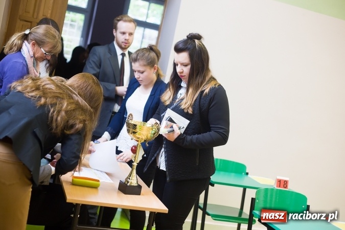 Zdjęcie w galerii na portalu naszraciborz.pl: Matura 2016 - fotoreportaż z CKZiU nr 1 Budowlanka i ZSZ wiadomości z regionu