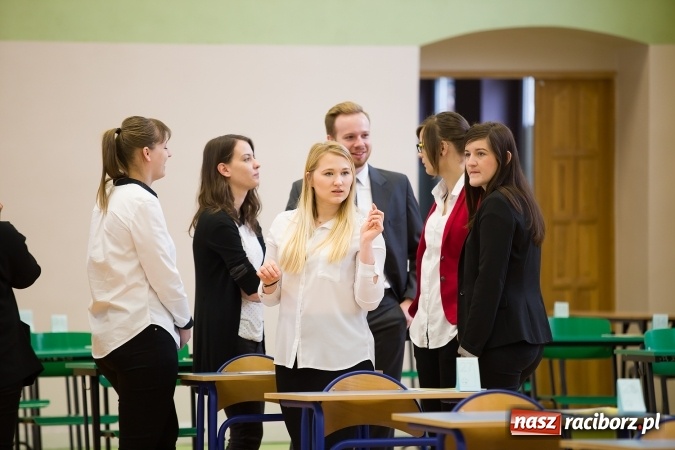 Zdjęcie w galerii na portalu naszraciborz.pl: Matura 2016 - fotoreportaż z CKZiU nr 1 Budowlanka i ZSZ wiadomości z regionu
