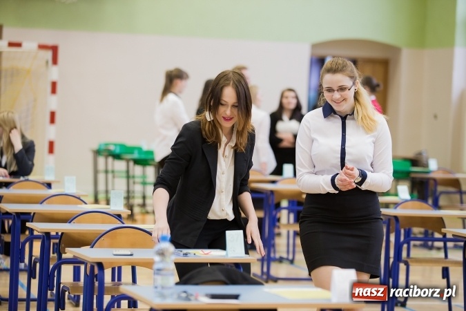 Zdjęcie w galerii na portalu naszraciborz.pl: Matura 2016 - fotoreportaż z CKZiU nr 1 Budowlanka i ZSZ wiadomości z regionu