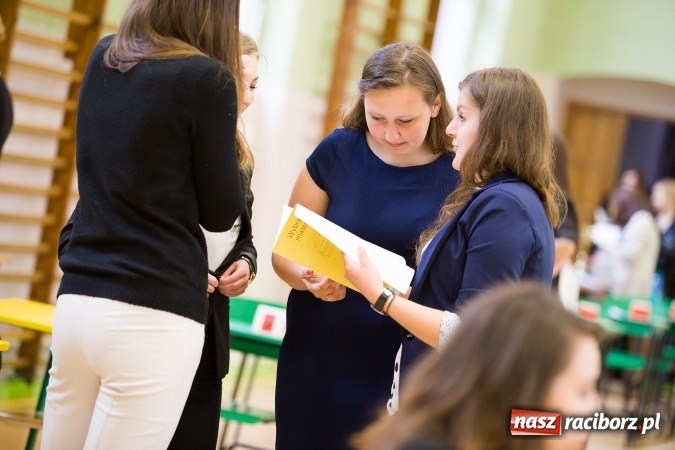 Zdjęcie w galerii na portalu naszraciborz.pl: Matura 2016 - fotoreportaż z CKZiU nr 1 Budowlanka i ZSZ wiadomości z regionu