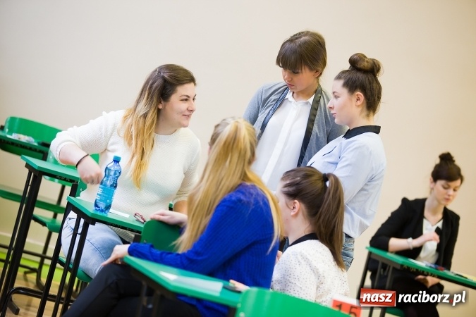 Zdjęcie w galerii na portalu naszraciborz.pl: Matura 2016 - fotoreportaż z CKZiU nr 1 Budowlanka i ZSZ wiadomości z regionu