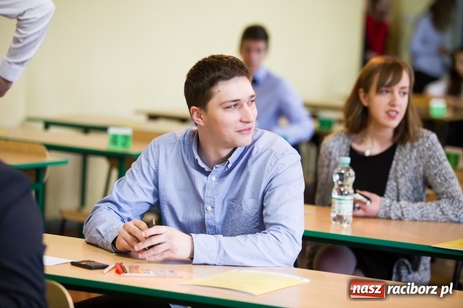 Zdjęcie w galerii na portalu naszraciborz.pl: Matura 2016 - fotoreportaż z CKZiU nr 1 Budowlanka i ZSZ wiadomości z regionu