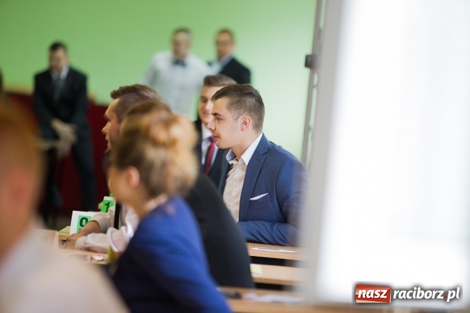 Zdjęcie w galerii na portalu naszraciborz.pl: Matura 2016 - fotoreportaż z CKZiU nr 1 Budowlanka i ZSZ wiadomości z regionu