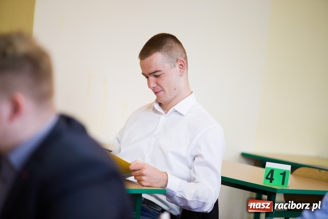 Zdjęcie w galerii na portalu naszraciborz.pl: Matura 2016 - fotoreportaż z CKZiU nr 1 Budowlanka i ZSZ wiadomości z regionu
