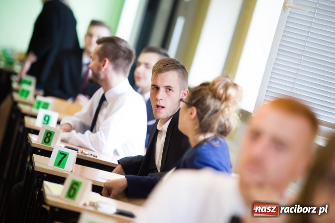 Zdjęcie w galerii na portalu naszraciborz.pl: Matura 2016 - fotoreportaż z CKZiU nr 1 Budowlanka i ZSZ wiadomości z regionu