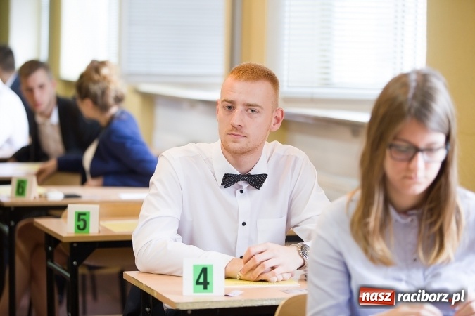 Zdjęcie w galerii na portalu naszraciborz.pl: Matura 2016 - fotoreportaż z CKZiU nr 1 Budowlanka i ZSZ wiadomości z regionu