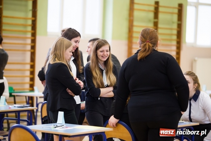 Zdjęcie w galerii na portalu naszraciborz.pl: Matura 2016 - fotoreportaż z CKZiU nr 1 Budowlanka i ZSZ wiadomości z regionu