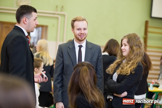Zdjęcie w galerii na portalu naszraciborz.pl: Matura 2016 - fotoreportaż z CKZiU nr 1 Budowlanka i ZSZ wiadomości z regionu
