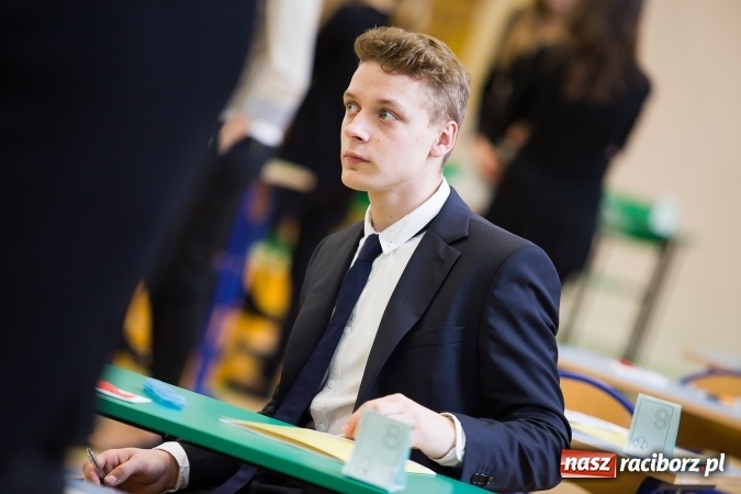 Zdjęcie w galerii na portalu naszraciborz.pl: Matura 2016 - fotoreportaż z CKZiU nr 1 Budowlanka i ZSZ wiadomości z regionu