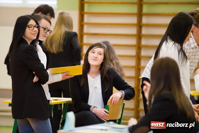 Zdjęcie w galerii na portalu naszraciborz.pl: Matura 2016 - fotoreportaż z CKZiU nr 1 Budowlanka i ZSZ wiadomości z regionu