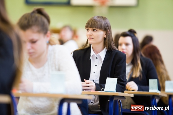 Zdjęcie w galerii na portalu naszraciborz.pl: Matura 2016 - fotoreportaż z CKZiU nr 1 Budowlanka i ZSZ wiadomości z regionu