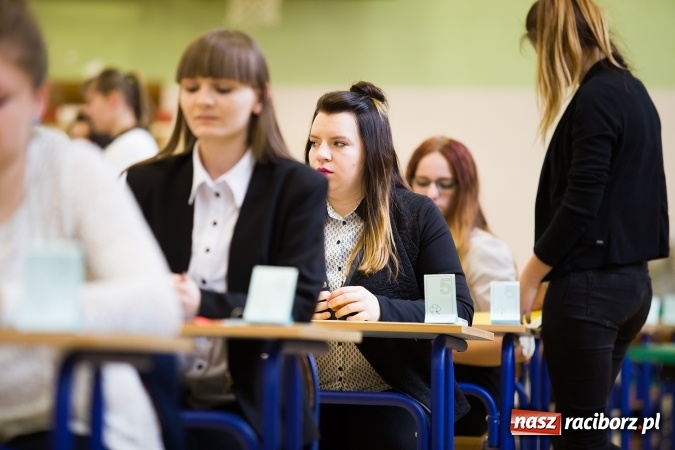 Zdjęcie w galerii na portalu naszraciborz.pl: Matura 2016 - fotoreportaż z CKZiU nr 1 Budowlanka i ZSZ wiadomości z regionu