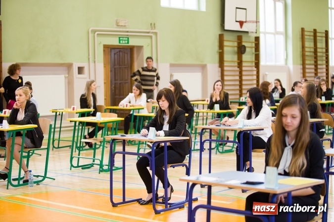 Zdjęcie w galerii na portalu naszraciborz.pl: Matura 2016 - fotoreportaż z CKZiU nr 1 Budowlanka i ZSZ wiadomości z regionu