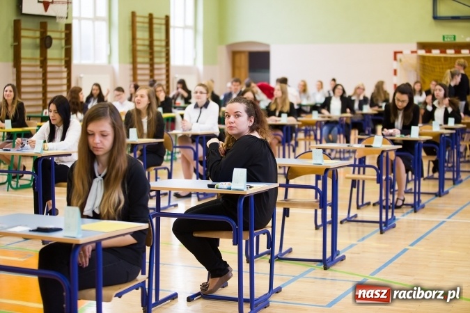 Zdjęcie w galerii na portalu naszraciborz.pl: Matura 2016 - fotoreportaż z CKZiU nr 1 Budowlanka i ZSZ wiadomości z regionu
