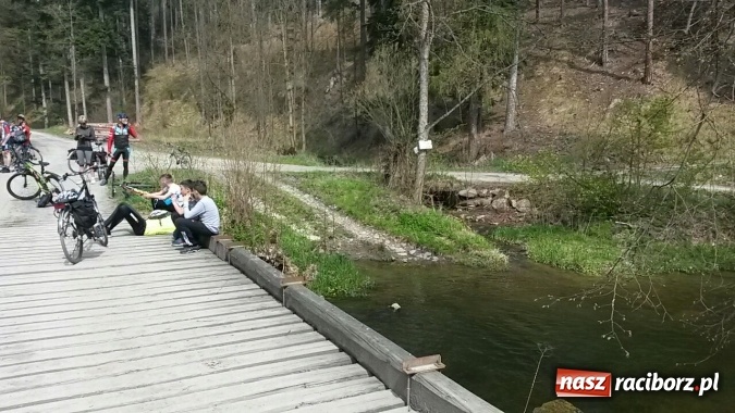 Zdjęcie w galerii na portalu naszraciborz.pl: Wyprawa uczniów z Kuźni Raciborskiej do źródeł Odry  wiadomości z regionu