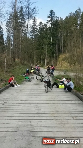 Zdjęcie w galerii na portalu naszraciborz.pl: Wyprawa uczniów z Kuźni Raciborskiej do źródeł Odry  wiadomości z regionu