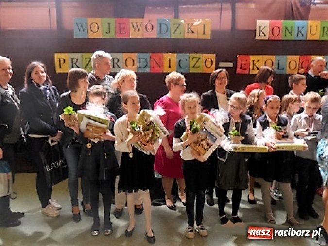 Zdjęcie w galerii na portalu naszraciborz.pl: Kolejne spektakularne zwycięstwo uczennic raciborskich szkół: SP 15 i ZSP nr 2   wiadomości z regionu
