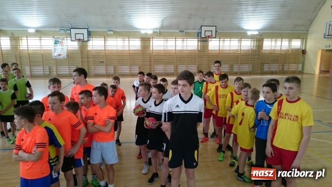 Zdjęcie w galerii na portalu naszraciborz.pl: Pawł&oacute;w w rundzie finałowej szczypiorniaka wiadomości z regionu