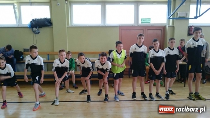 Zdjęcie w galerii na portalu naszraciborz.pl: Pawł&oacute;w w rundzie finałowej szczypiorniaka wiadomości z regionu