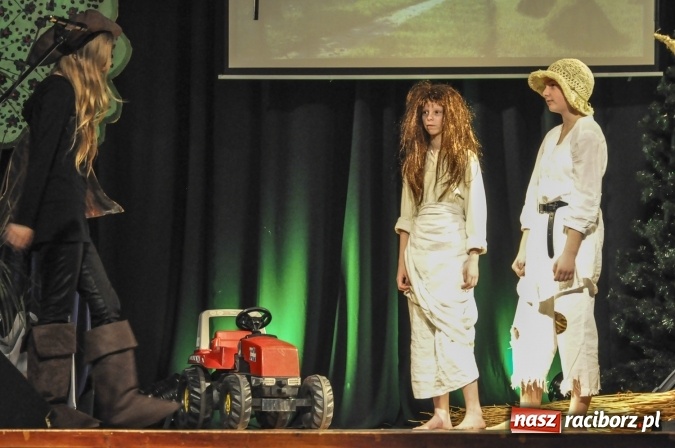 Zdjęcie w galerii na portalu naszraciborz.pl: Kot w butach zagościł dziś na deskach sceny Młodzieżowego Domu Kultury wiadomości z regionu