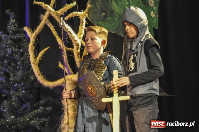 Zdjęcie w galerii na portalu naszraciborz.pl: Kot w butach zagościł dziś na deskach sceny Młodzieżowego Domu Kultury wiadomości z regionu