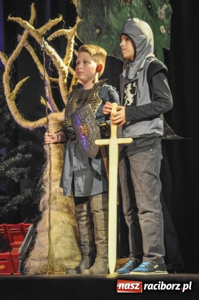 Zdjęcie w galerii na portalu naszraciborz.pl: Kot w butach zagościł dziś na deskach sceny Młodzieżowego Domu Kultury wiadomości z regionu